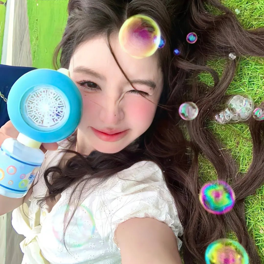 蒂拉和兰妮劫火车